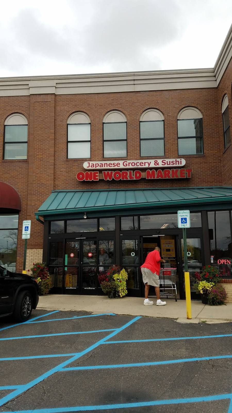 One World Market | restaurant | 42705 Grand River Ave #102b, Novi, MI 48375, USA | 2483740844 OR +1 248-374-0844