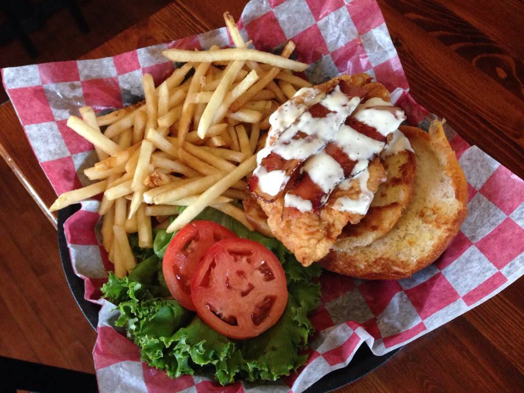 Beachcomber Bar & Grill | restaurant | 2836 Fond Du Lac Rd, Oshkosh, WI 54902, USA | 9202302836 OR +1 920-230-2836