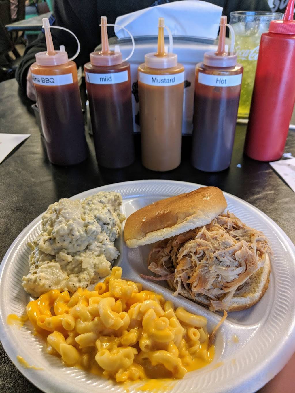 Southern Rock Bouncin BBQ | restaurant | 3779 S Grundy Quarles Hwy, Gainesboro, TN 38562, USA | 9318587675 OR +1 931-858-7675