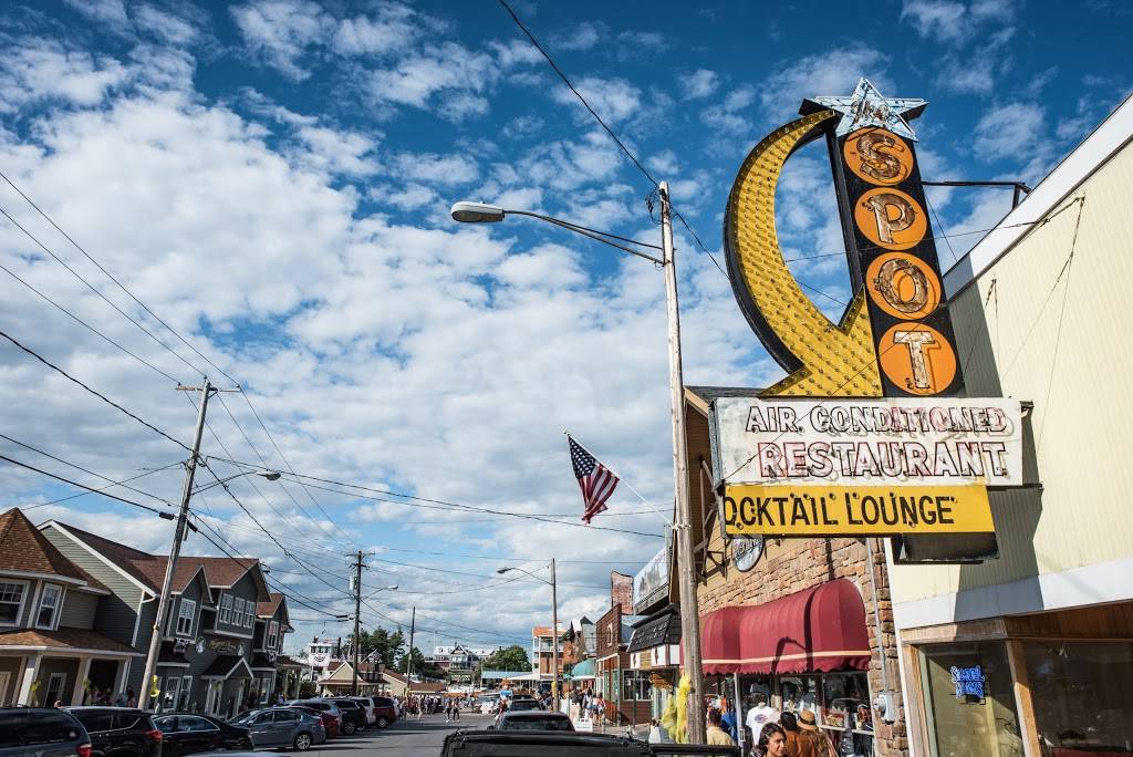 The Spot Bistro & Patio | restaurant | 35-79 James St, Alexandria Bay, NY 13607, USA | 3154825014 OR +1 315-482-5014