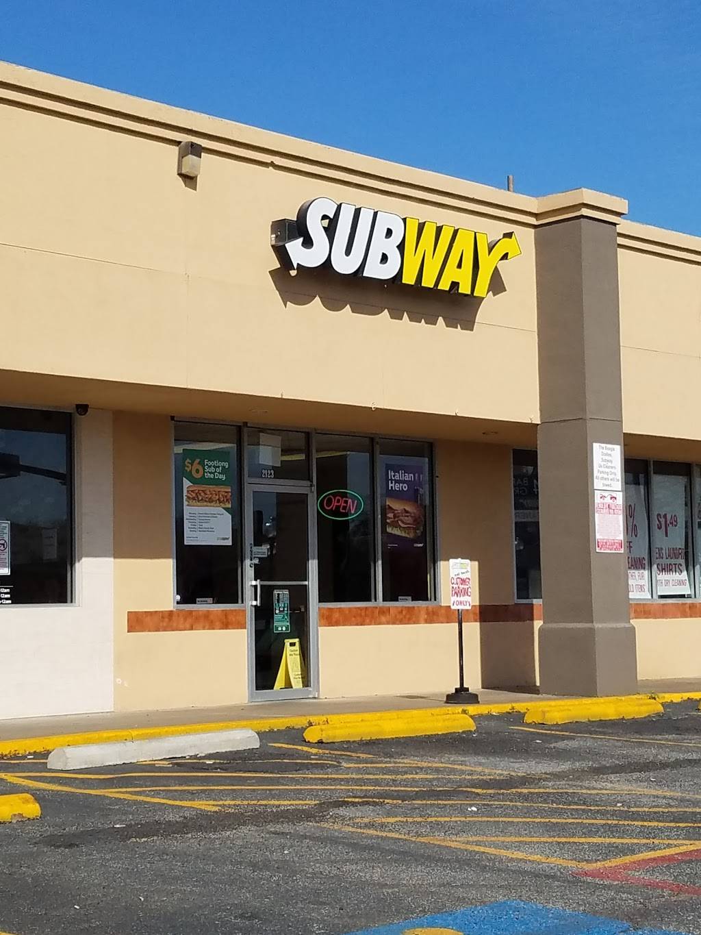 Subway | restaurant | 2123 Greenville Ave, Dallas, TX 75206, USA | 2148239898 OR +1 214-823-9898