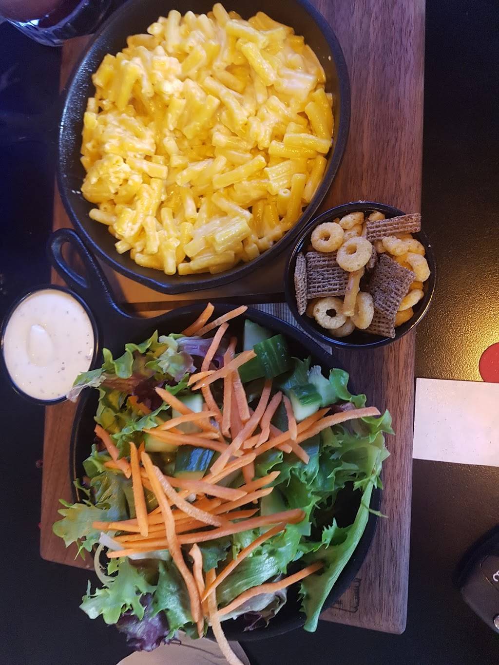 Bad Dog Corunna | restaurant | 368 Lyndoch St, Corunna, ON N0N 1G0, Canada | 5198624100 OR +1 519-862-4100