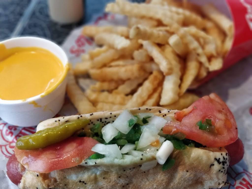 Portillos | restaurant | 7600 Roosevelt Rd, Forest Park, IL 60130, USA | 7087493663 OR +1 708-749-3663