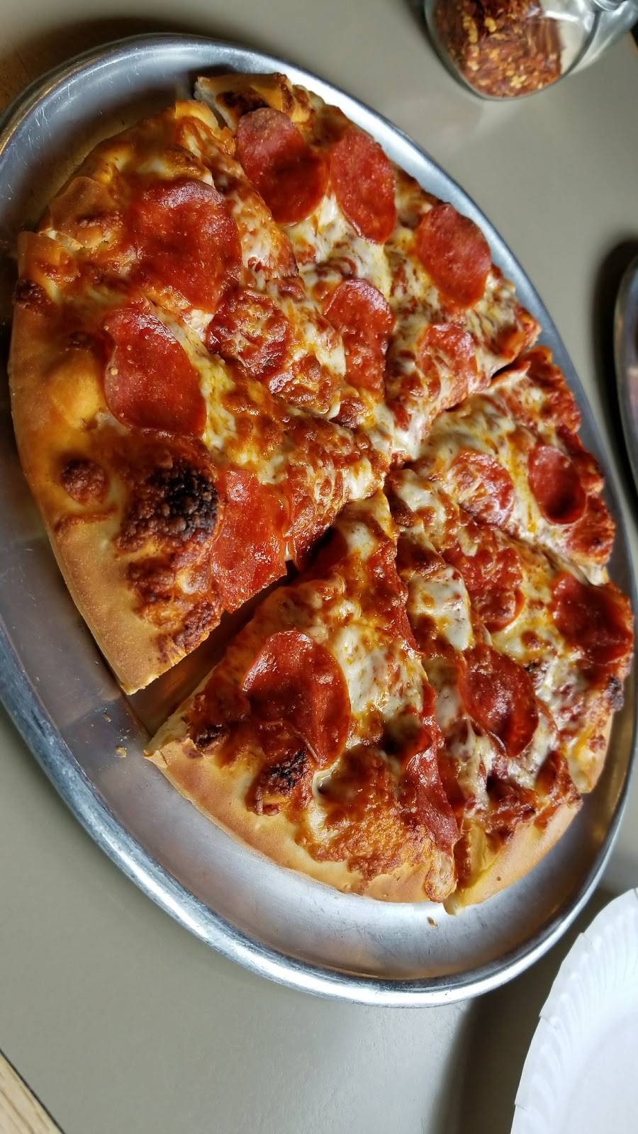 Straw Hat Pizza | restaurant | 186 San Mateo Rd, Half Moon Bay, CA 94019, USA | 6507262758 OR +1 650-726-2758