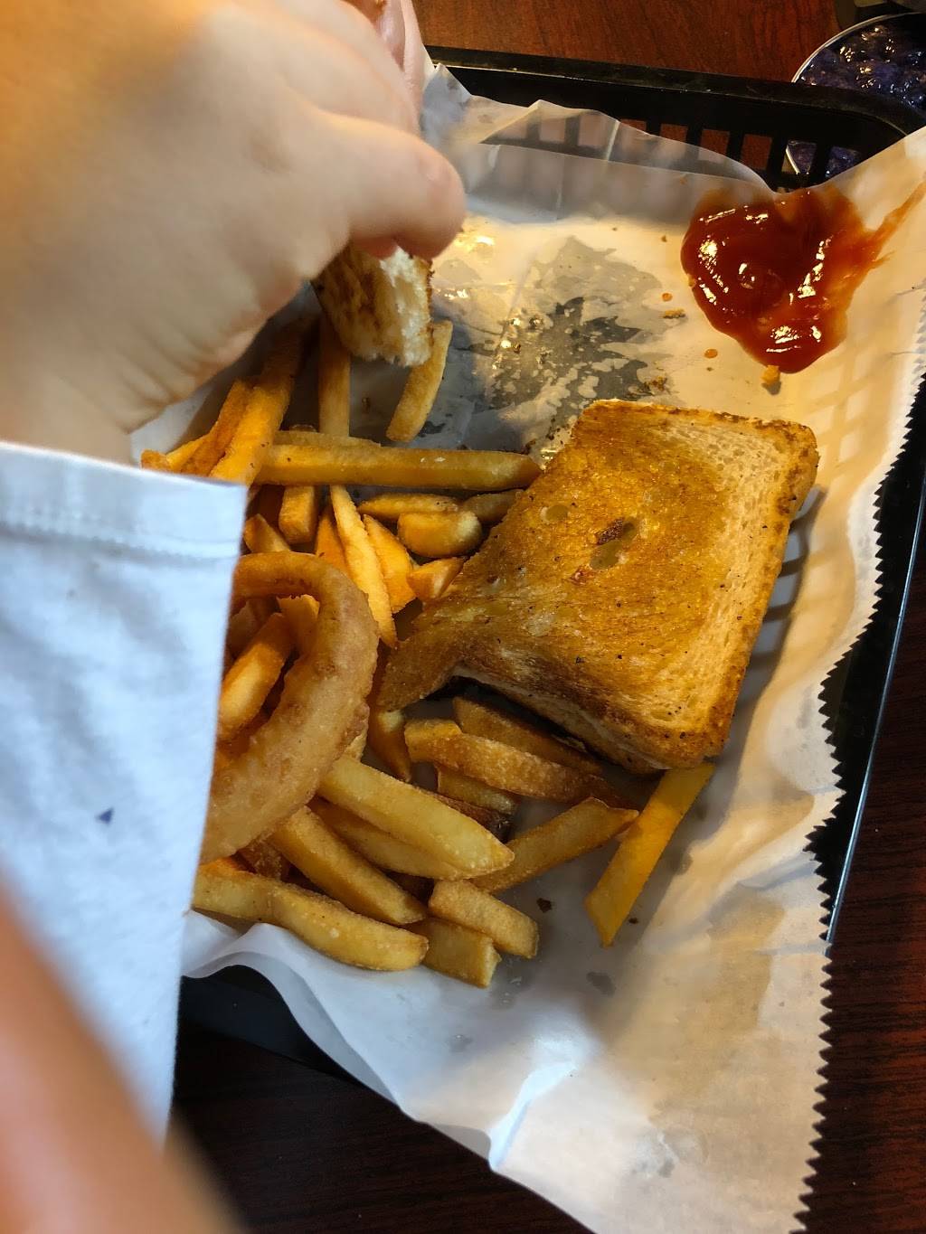 R & M Restaurant | restaurant | 101 W Market St, Corning, NY 14830, USA | 6079369679 OR +1 607-936-9679