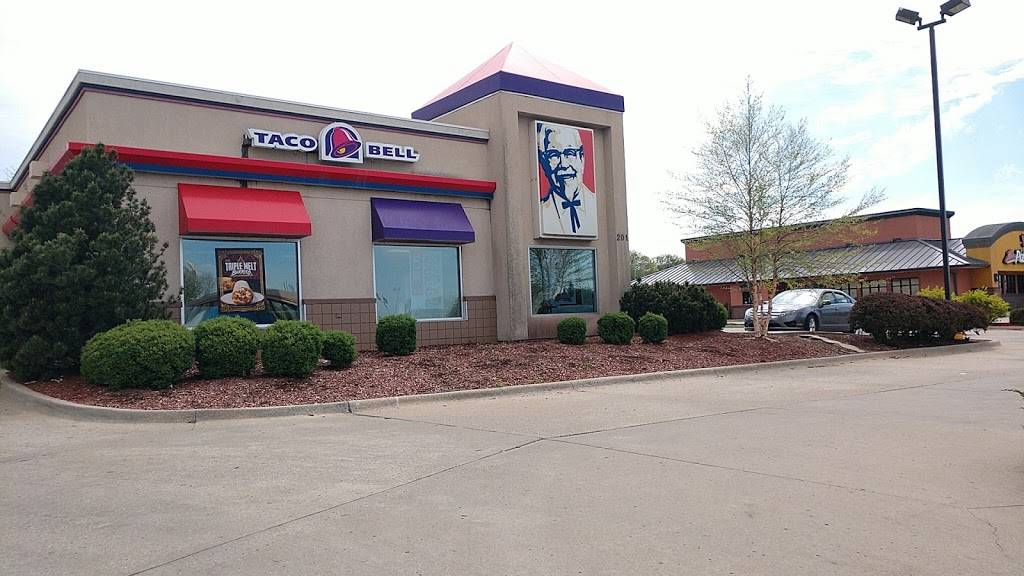 KFC | restaurant | 201 SE 4th St, Oak Grove, MO 64075, USA | 8166903302 OR +1 816-690-3302