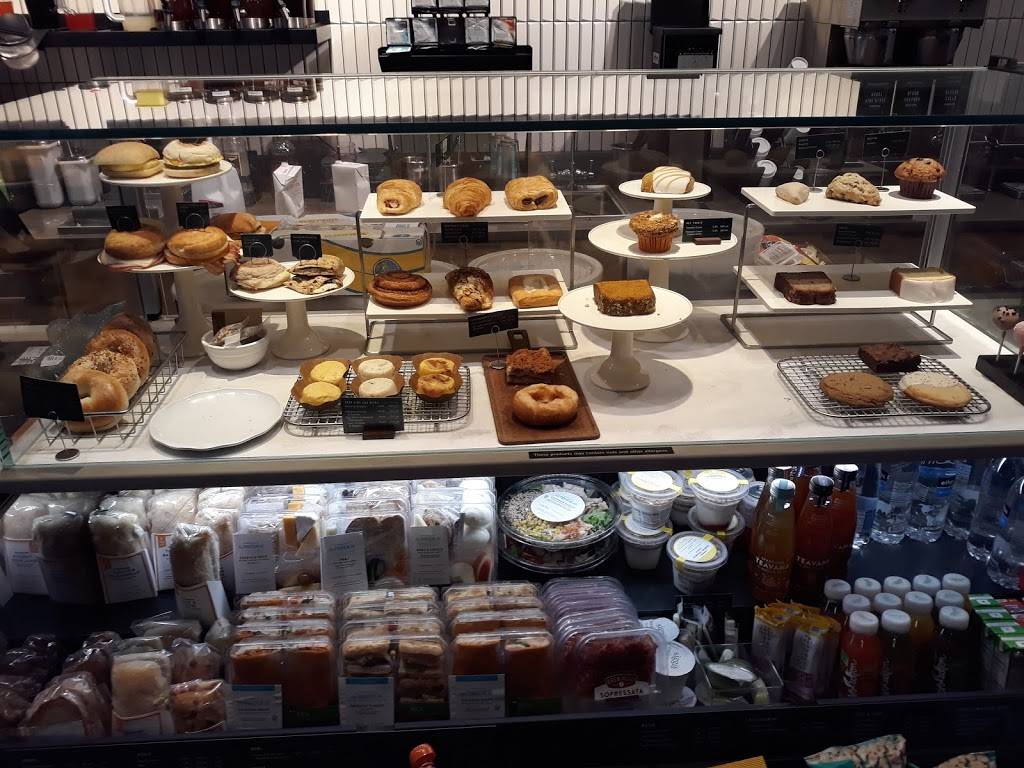 Starbucks | cafe | 5500 Grossmont Center Dr, La Mesa, CA 91942, USA | 6194692497 OR +1 619-469-2497