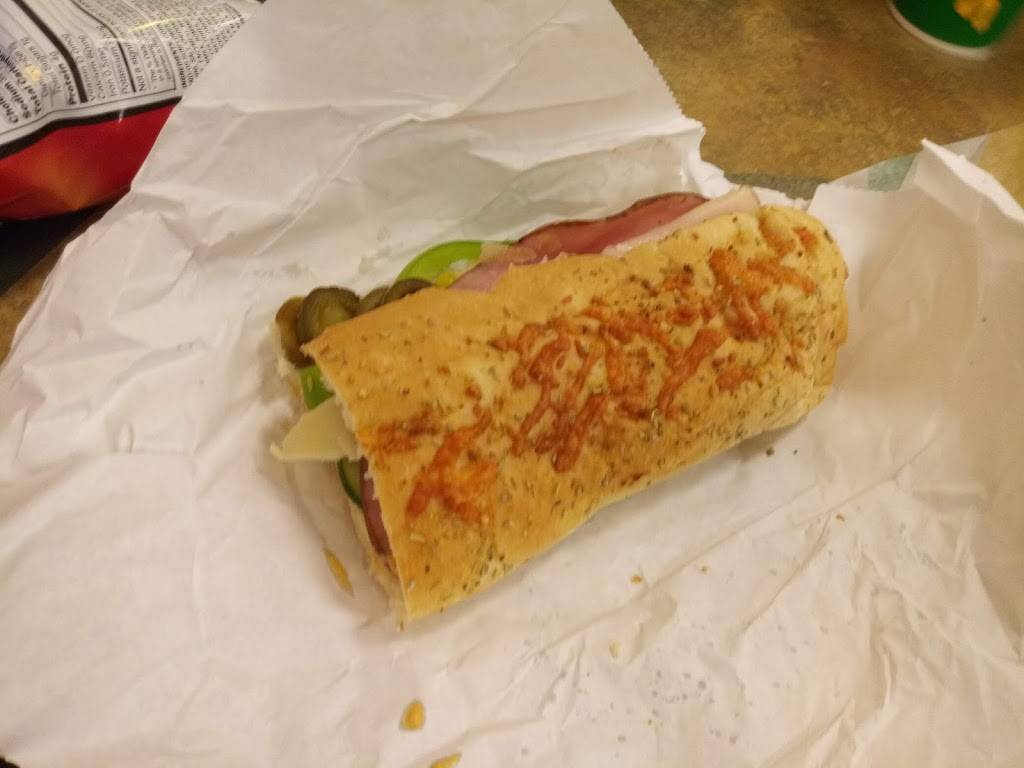 Subway | restaurant | 4487 Forest Park Ave, St. Louis, MO 63108, USA | 3146523200 OR +1 314-652-3200