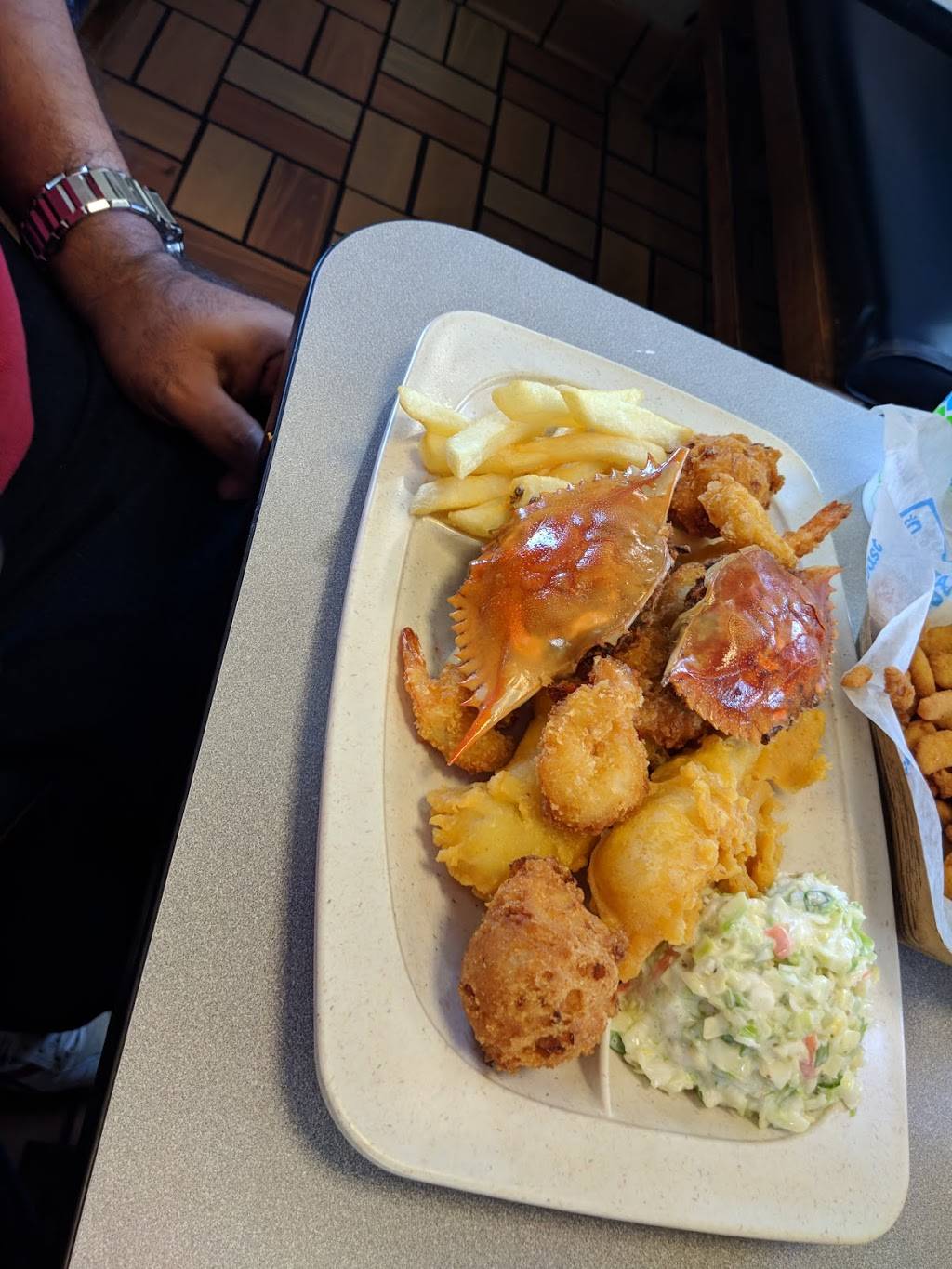 Captain Ds | restaurant | 2065 Metropolitan Pkwy SW, Atlanta, GA 30315, USA | 4047682468 OR +1 404-768-2468