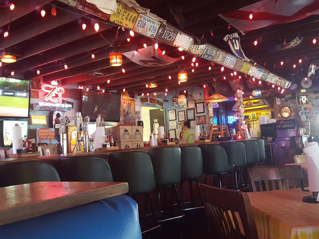 Champys Famous Fried Chicken | restaurant | 120 W E 2nd St, Muscle Shoals, AL 35661, USA | 2563899985 OR +1 256-389-9985