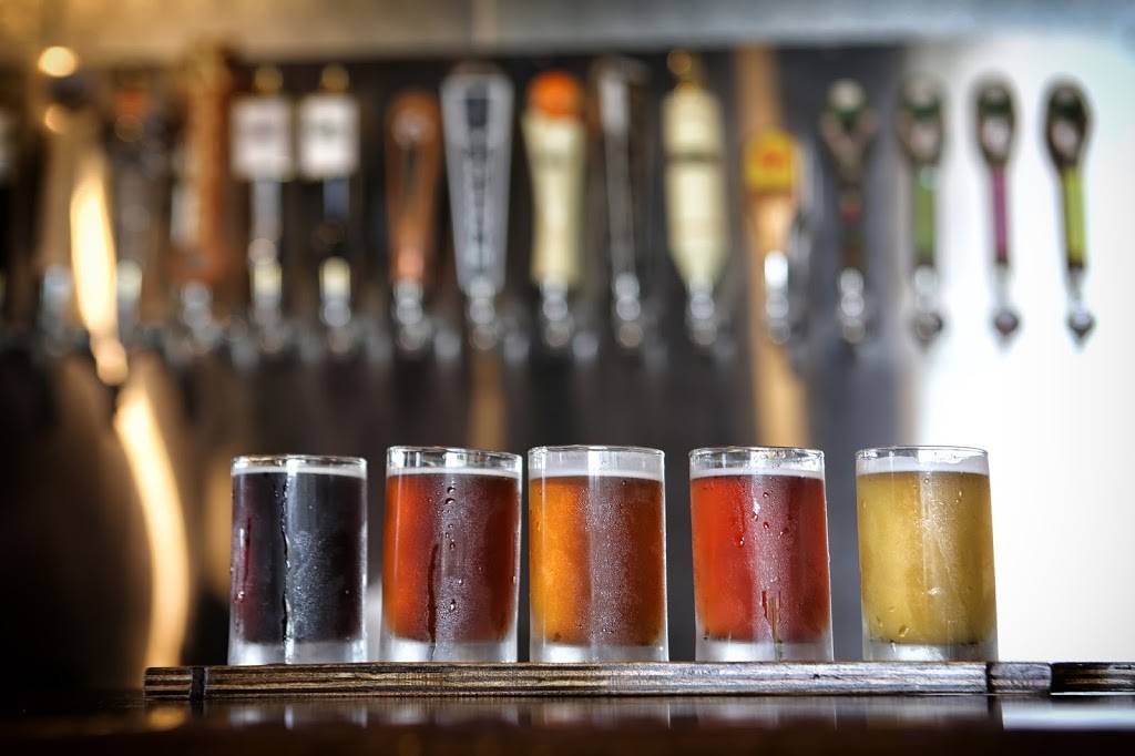 Bridge Street Tap Room | restaurant | 202 Bridge St, Charlevoix, MI 49720, USA | 2314373466 OR +1 231-437-3466