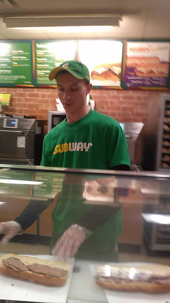 Subway | restaurant | 1741 Apple Ave, Muskegon, MI 49442, USA | 2317773597 OR +1 231-777-3597