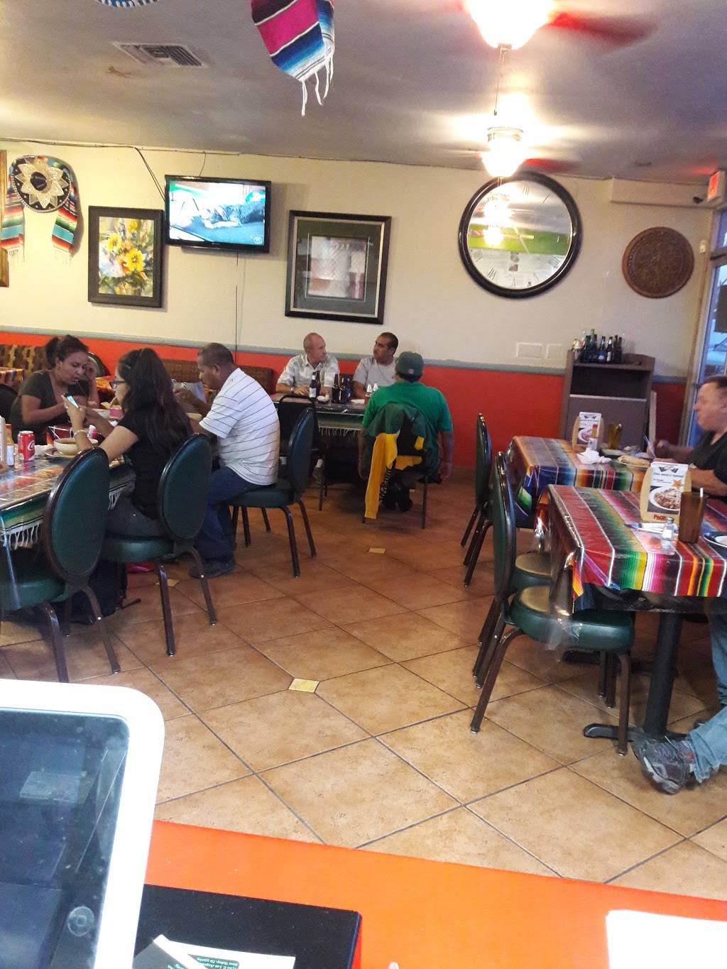 El Zarape | restaurant | 1486 E Los Angeles Ave, Simi Valley, CA 93065, USA | 8058422662 OR +1 805-842-2662