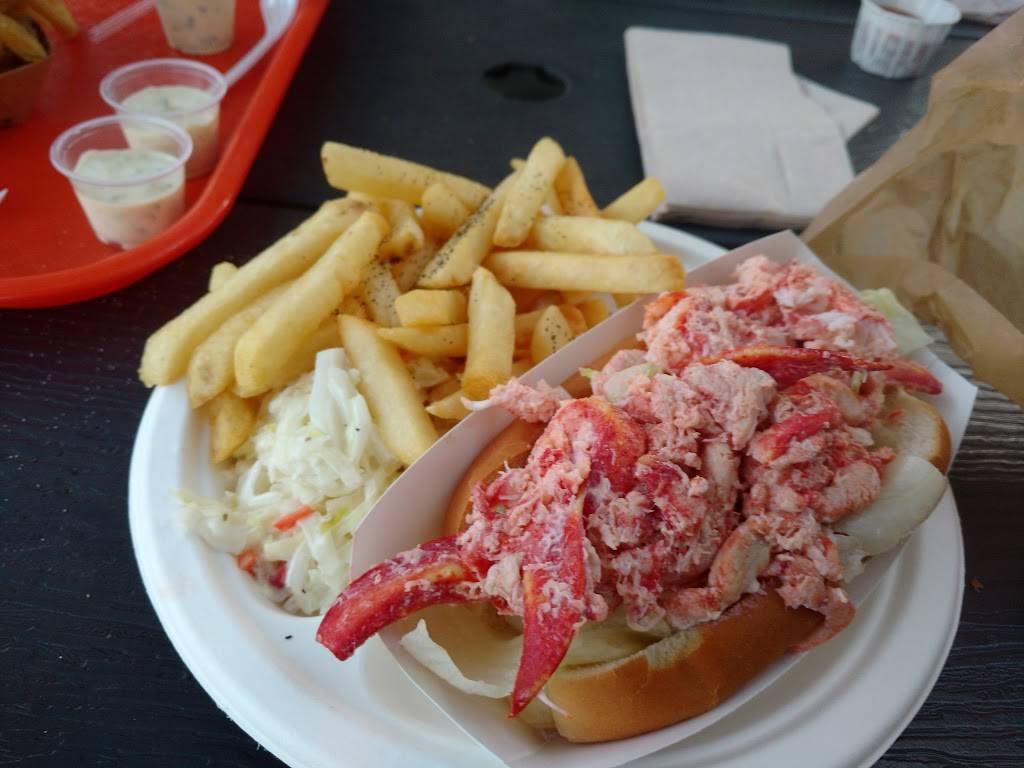 Howards Drive In | restaurant | 121 E Main St, West Brookfield, MA 01585, USA | 5088676504 OR +1 508-867-6504