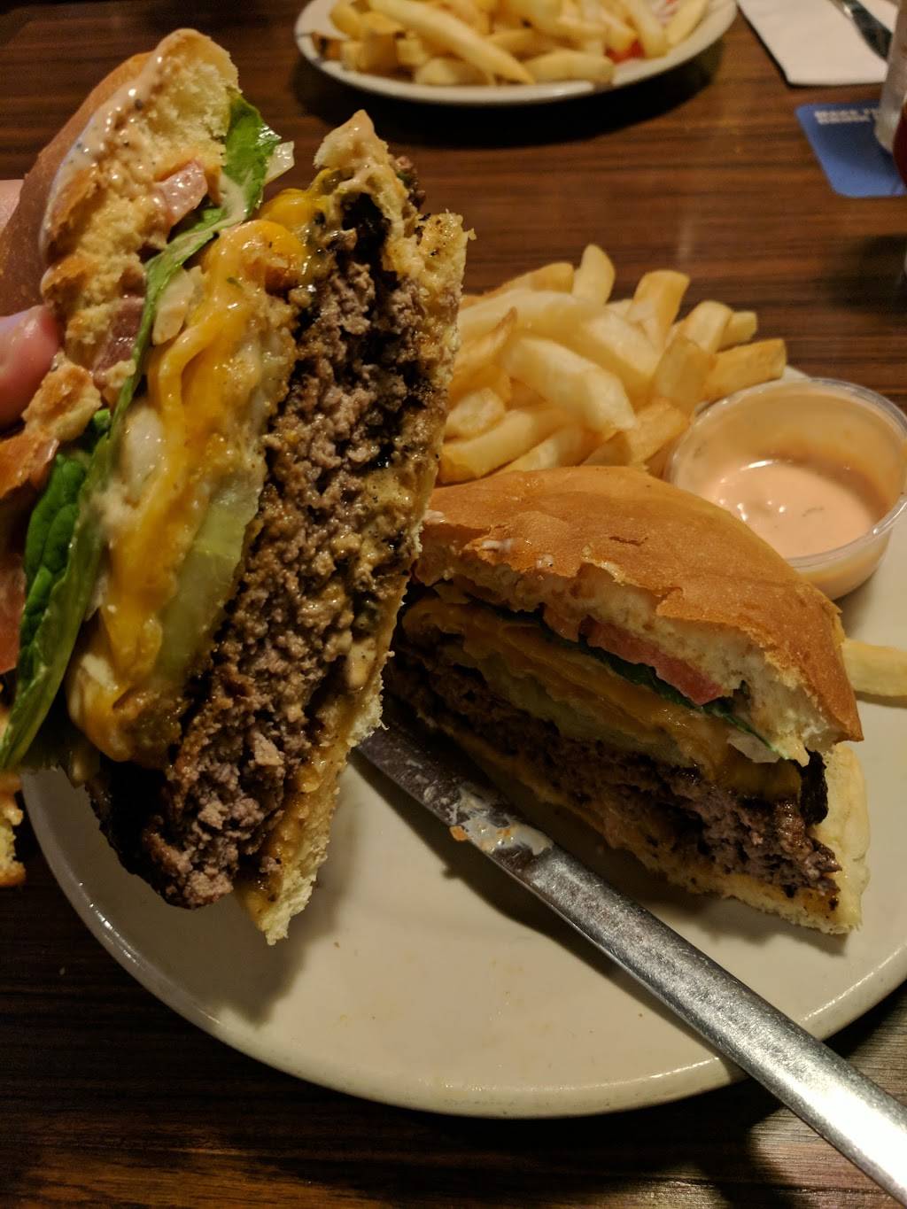 Frankie Gs Bar & Grill | restaurant | 4565 Chestnut Park Plaza, St. Louis, MO 63129, USA | 3148949292 OR +1 314-894-9292