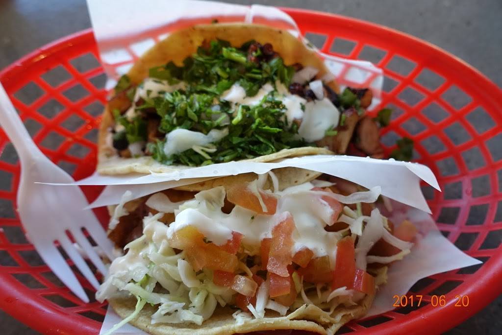 TJ Oyster Bar | restaurant | 4246 Bonita Rd, Bonita, CA 91902, USA | 6192674577 OR +1 619-267-4577