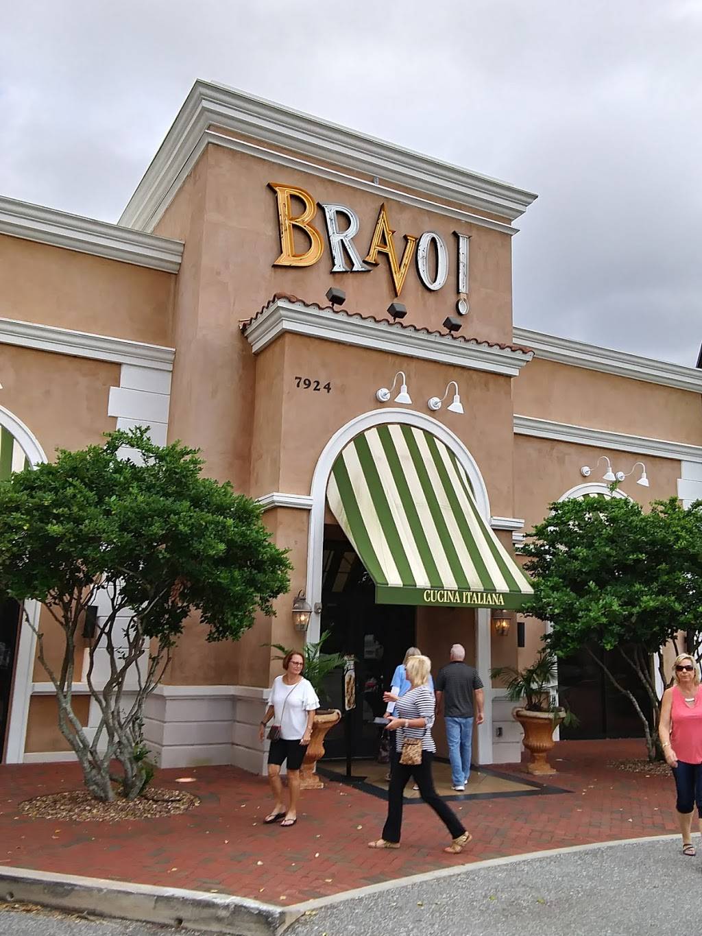 Dellagio Town Center | restaurant | 8060 Via Dellagio Way suite 206, Orlando, FL 32819, USA | 9546216800 OR +1 954-621-6800