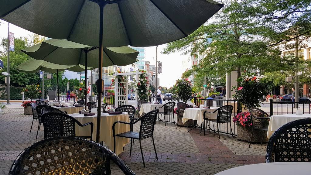 Chefs Station | restaurant | 915 Davis St, Evanston, IL 60201, USA | 8475709821 OR +1 847-570-9821