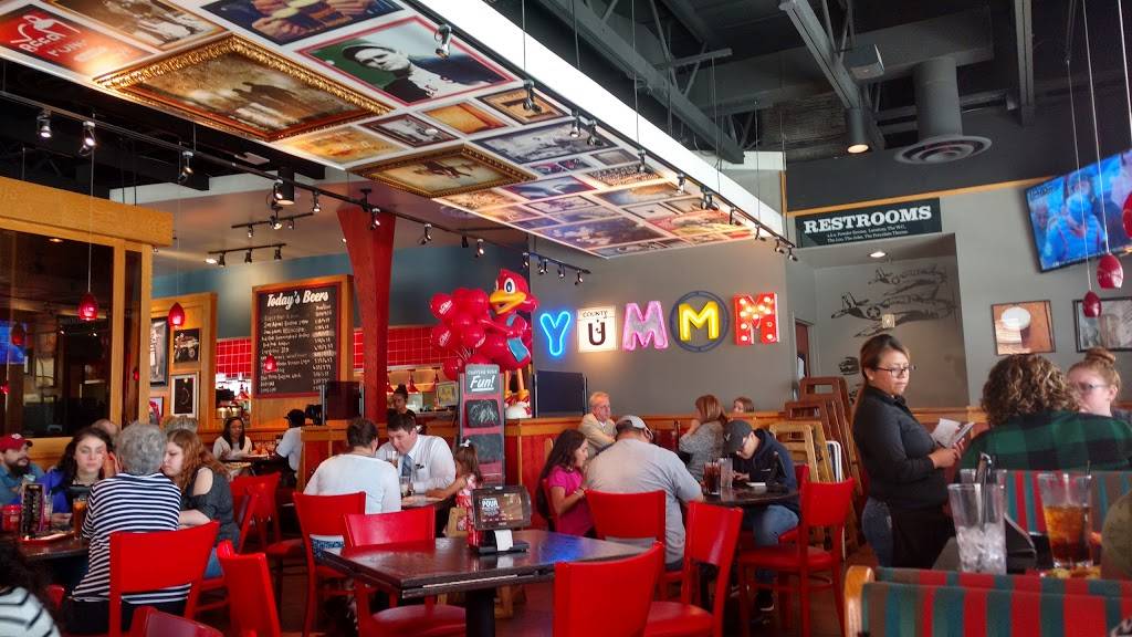 Red Robin Gourmet Burgers and Brews | restaurant | 3110 Waltham Blvd, Burlington, NC 27215, USA | 3365854690 OR +1 336-585-4690