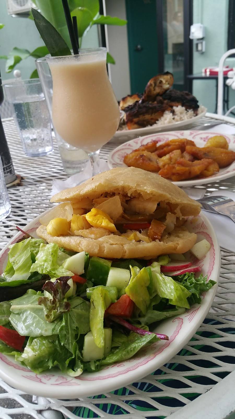 Sally Roots | restaurant | 195 Wyckoff Ave, Brooklyn, NY 11237, USA | 3474250888 OR +1 347-425-0888