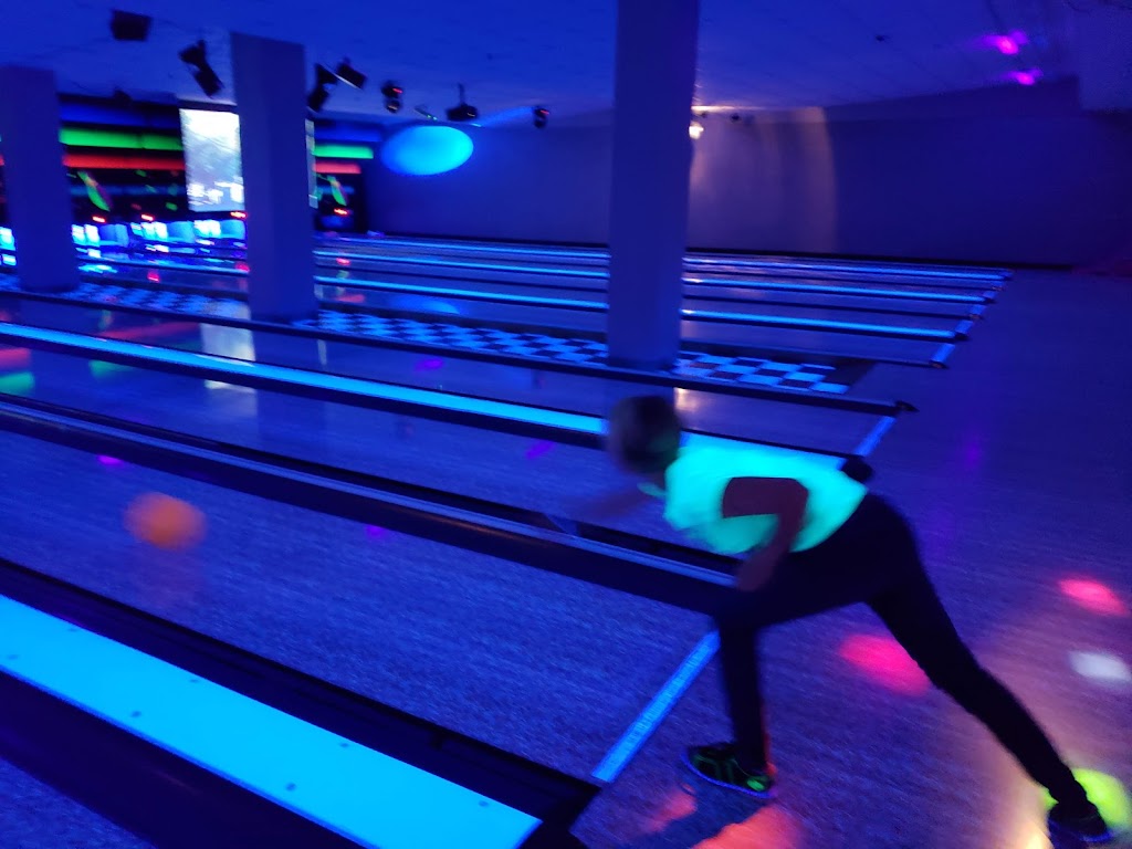 Surf Lanes Bowling Center & Grill | restaurant | 10366 Community Loop, Vandenberg AFB, CA 93437, USA | 8056063209 OR +1 805-606-3209