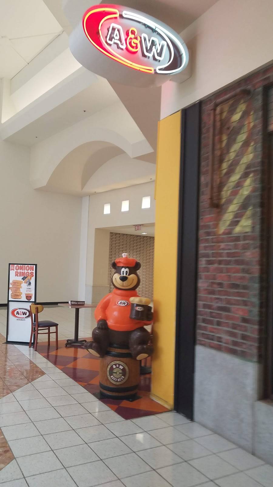 A&W Restaurant | restaurant | 350 W 14 Mile Rd, Troy, MI 48083, USA | 2485779959 OR +1 248-577-9959