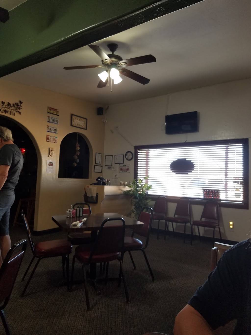 Lindas Hoosier Cafe II | restaurant | 1535 E Old West Hwy, Apache Junction, AZ 85119, USA | 4809821231 OR +1 480-982-1231