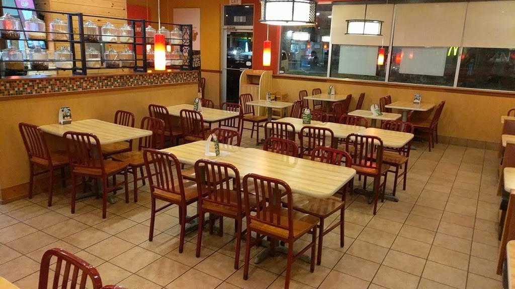 Popeyes Louisiana Kitchen | restaurant | 2904 61st St, Galveston, TX 77551, USA | 4097404335 OR +1 409-740-4335