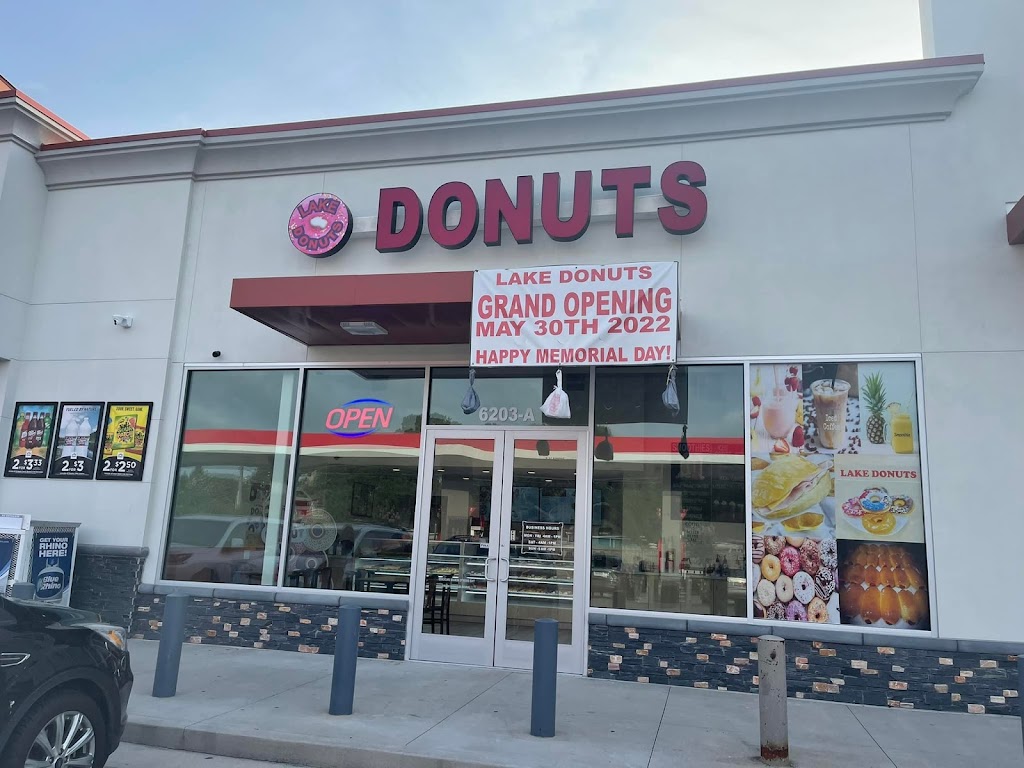 Lake Donuts | restaurant | 6203 Bourgeois Rd Suite A, Houston, TX 77066, USA | 2817817138 OR +1 281-781-7138