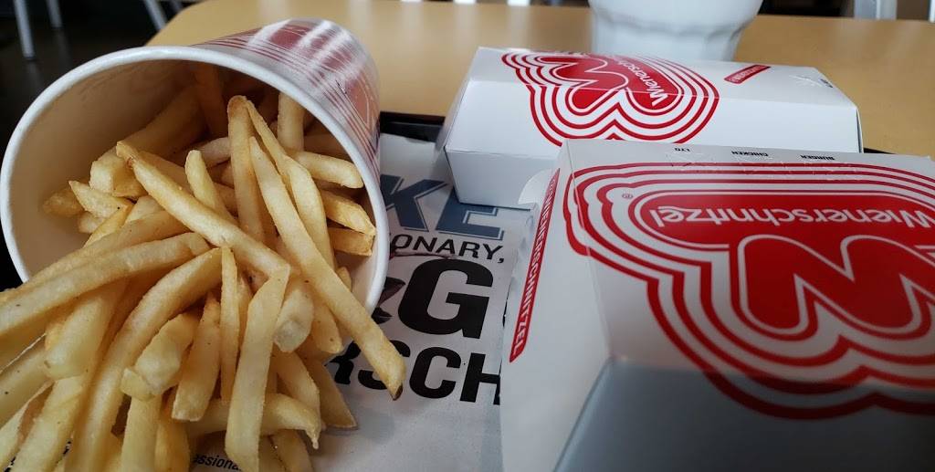 Wienerschnitzel | restaurant | 1400 E Noble Ave, Visalia, CA 93292, USA | 5597472523 OR +1 559-747-2523