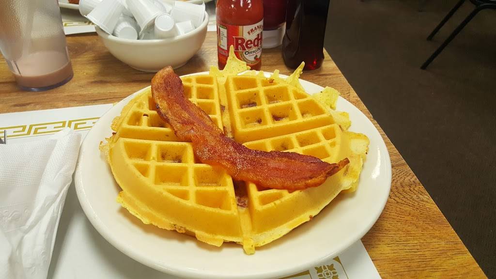 Landmark Restaurant | restaurant | 109 S Meridian Rd, Youngstown, OH 44509, USA | 3307921657 OR +1 330-792-1657