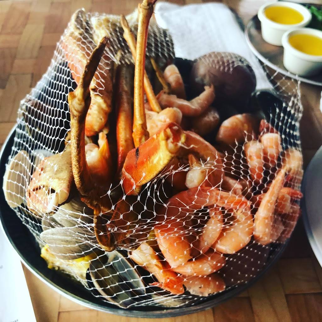 Docks Beach House Restaurant | restaurant | 252 W Lakeshore Dr, Port Clinton, OH 43452, USA | 4197326609 OR +1 419-732-6609