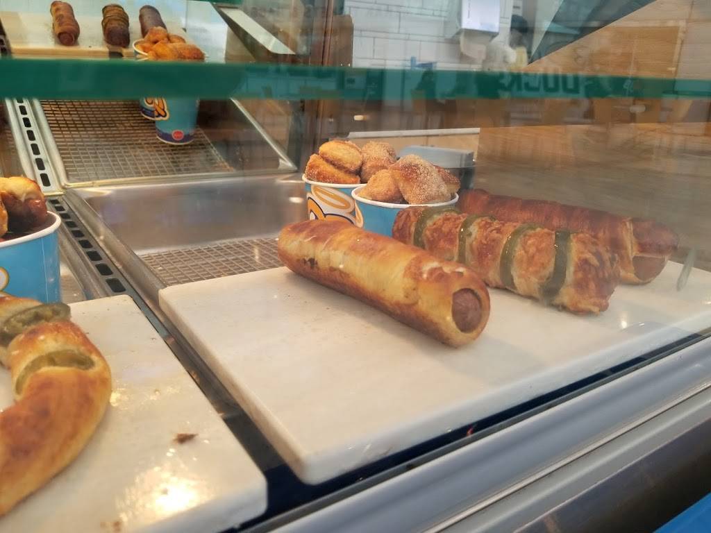 Auntie Annes | cafe | 2626 E Katella Ave, Anaheim, CA 92806, USA | 6572210670 OR +1 657-221-0670