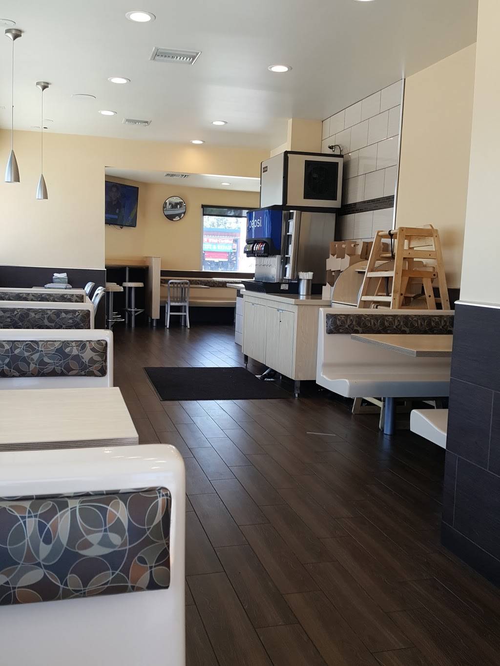 Golden Ox Burger | restaurant | 405 W Holt Ave, Pomona, CA 91768, USA | 9096221426 OR +1 909-622-1426