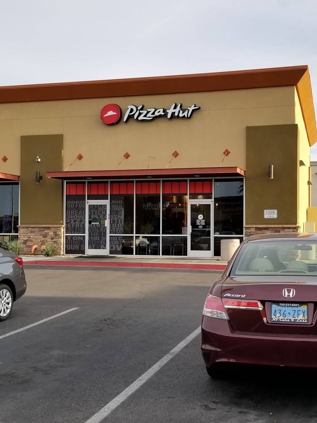 Pizza Hut | meal takeaway | 7645 S Rainbow Blvd bldg b, Las Vegas, NV 89139, USA | 7022694917 OR +1 702-269-4917