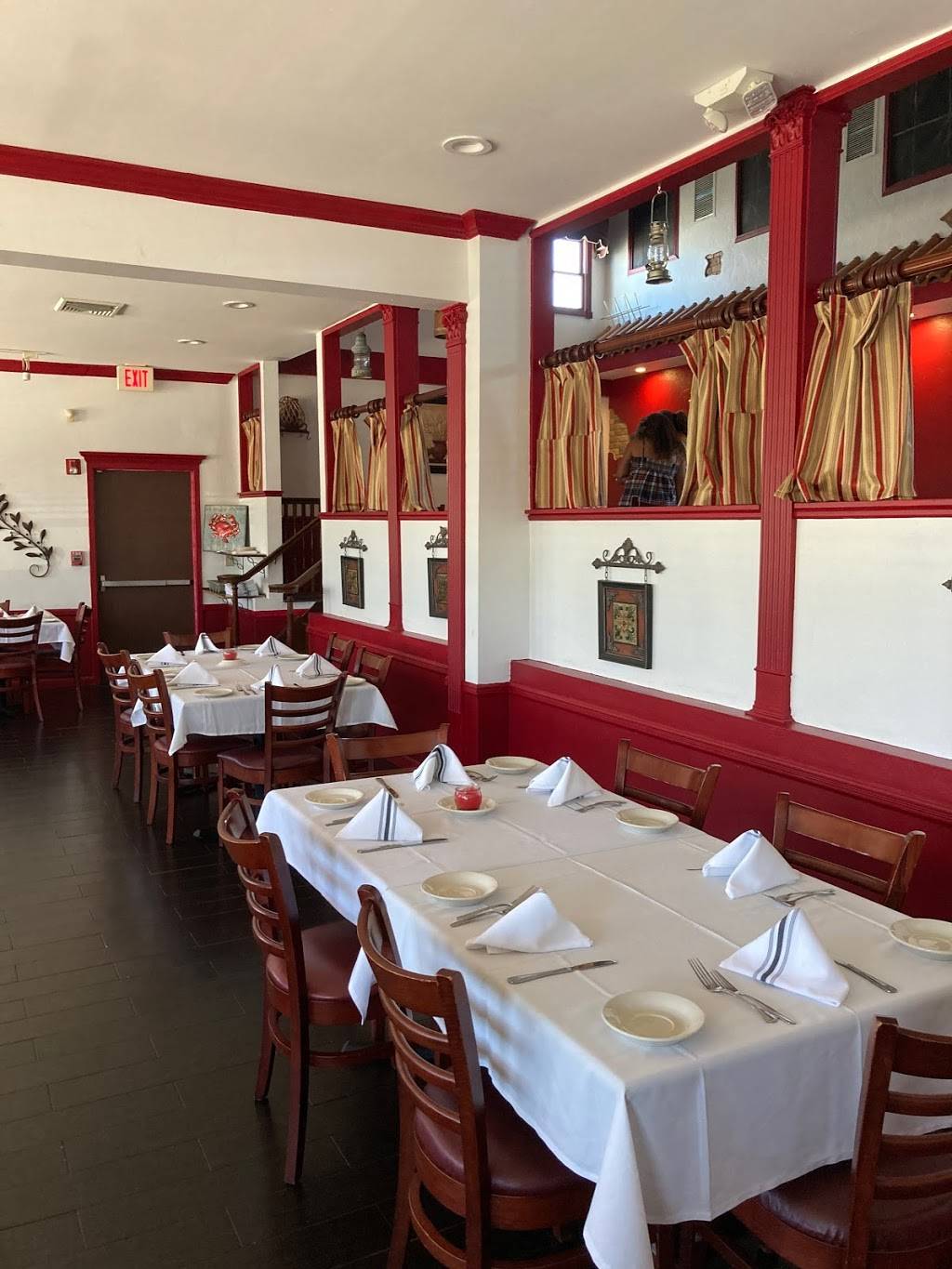 Gators | restaurant | 2366 Hempstead Turnpike, East Meadow, NY 11554, USA | 5165957685 OR +1 516-595-7685