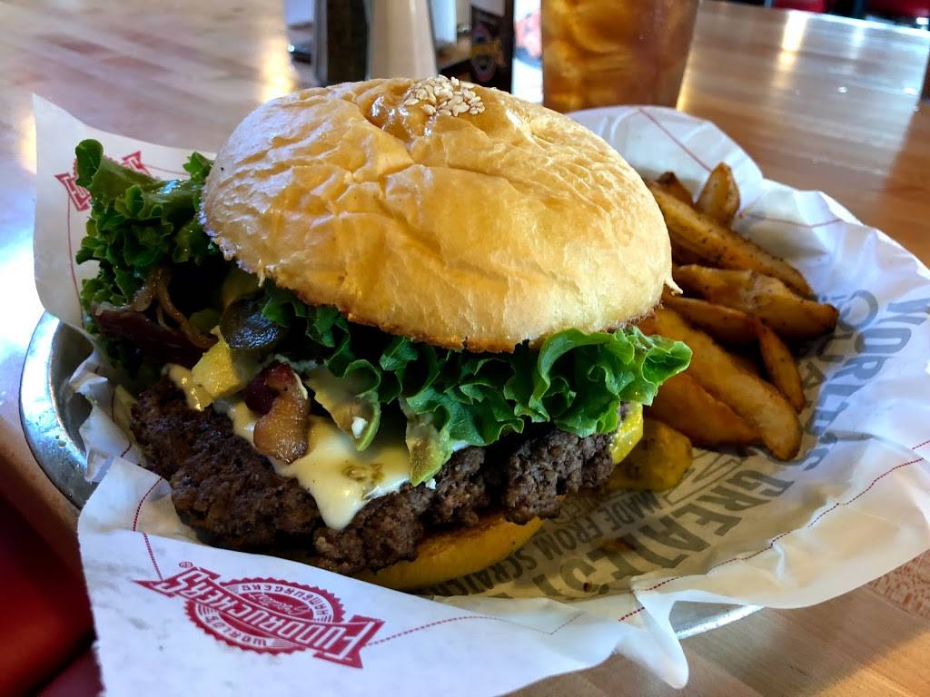 Fuddruckers | restaurant | 8602 Botts Ln, San Antonio, TX 78217, USA | 2108246703 OR +1 210-824-6703