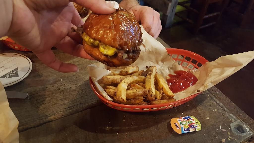 Fifis Lunch Box | restaurant | 2918 Wabash Ave, Terre Haute, IN 47803, USA | 8124601670 OR +1 812-460-1670