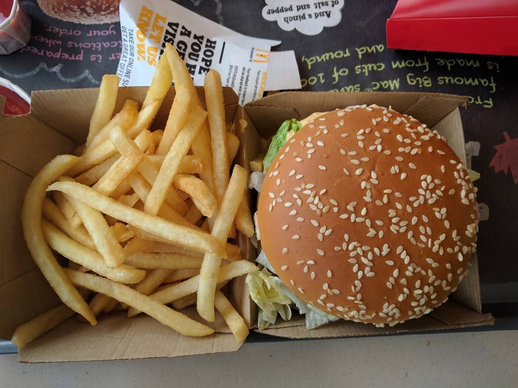 McDonalds | cafe | 235 Castle Oaks Crossing, Brampton, ON L6P 3X3, Canada | 9057949224 OR +1 905-794-9224