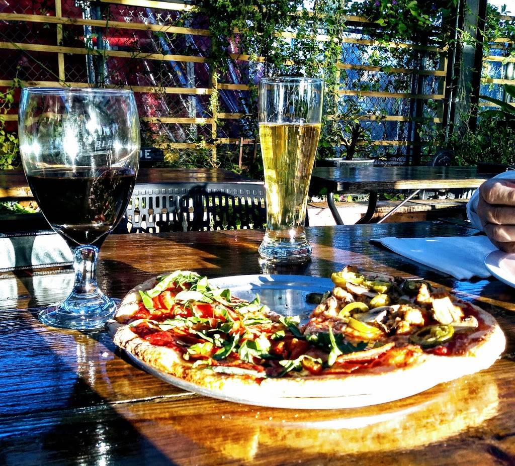 Flying Heart Brewing & Pub | restaurant | 700 Barksdale Blvd, Bossier City, LA 71111, USA | 3185847039 OR +1 318-584-7039