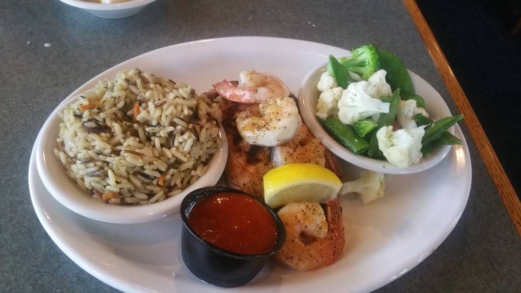 Backyard Grill & Bar | restaurant | 5390 Elevator Rd, Roscoe, IL 61073, USA | 8156236677 OR +1 815-623-6677