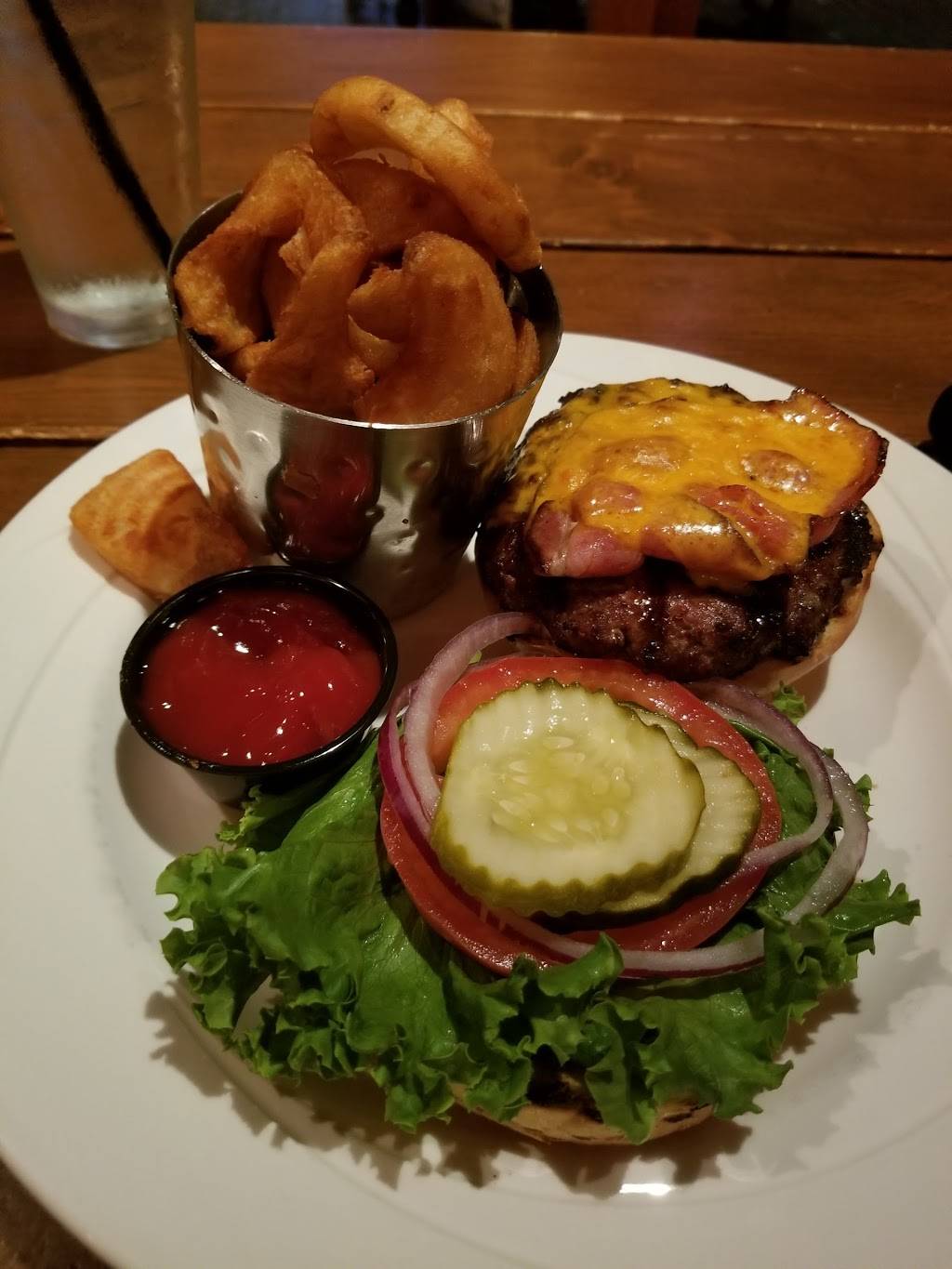 An Tobar Irish Pub | restaurant | Sheraton Orlando North Hotel, 600 North Lake Destiny Road, Maitland, FL 32751, USA | 4075517627 OR +1 407-551-7627