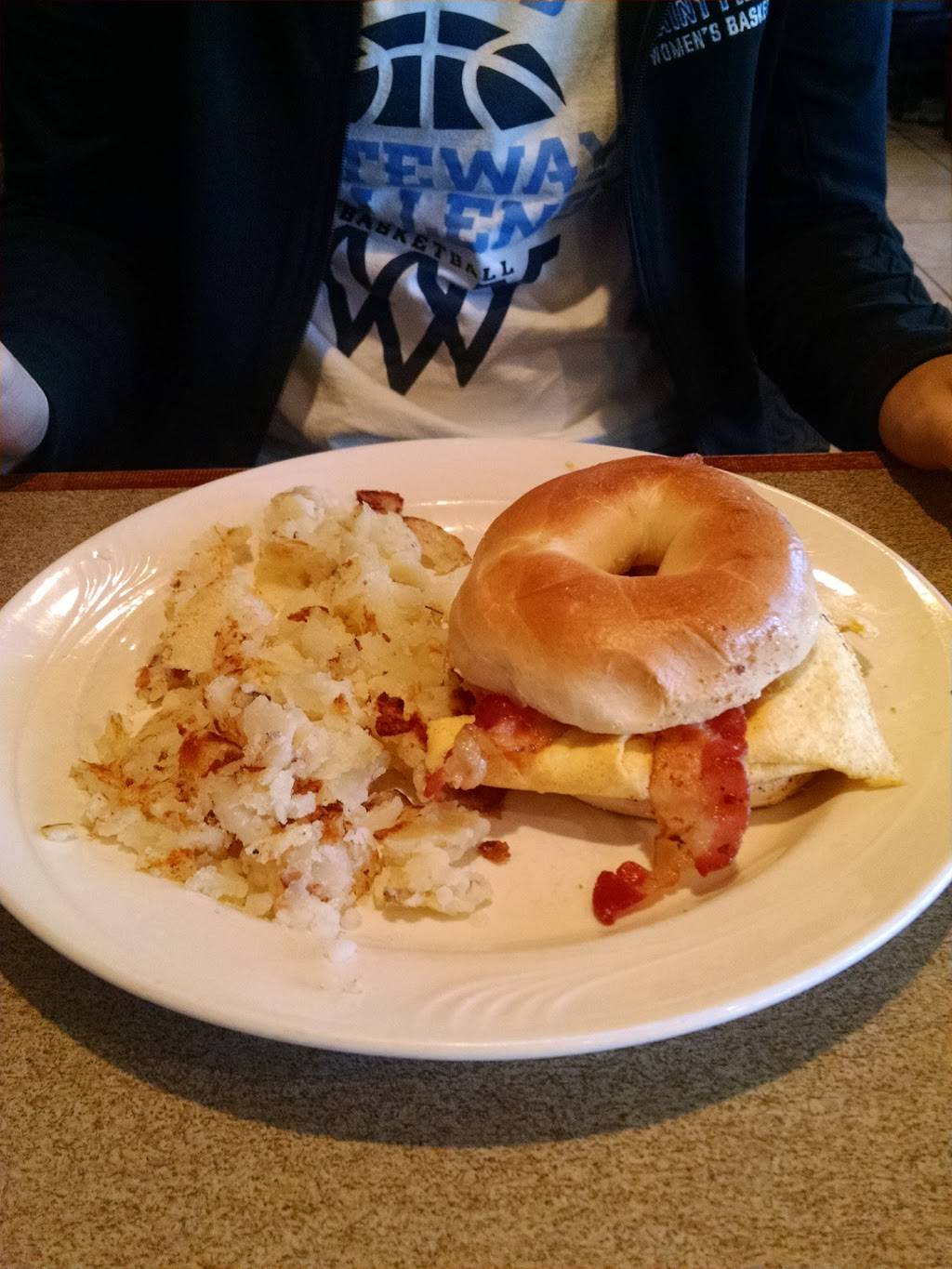 Friends Too | restaurant | 3720 W Jefferson Blvd, Fort Wayne, IN 46804, USA | 2607550894 OR +1 260-755-0894