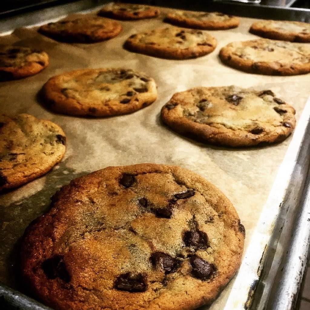 Brown Hound Downtown | restaurant | 500 University Ave, Rochester, NY 14607, USA | 5855069725 OR +1 585-506-9725