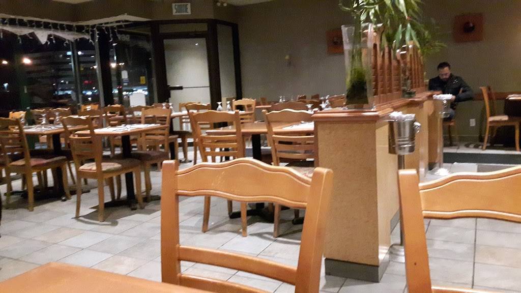 Soupebol | restaurant | 1866 Boulevard des Sources, Pointe-Claire, QC H9R 5B1, Canada | 5144261688 OR +1 514-426-1688