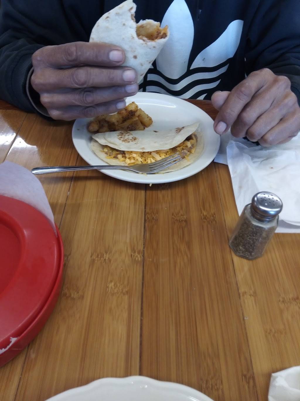 ELADIOS DINER | restaurant | 1378 Gillette Blvd, San Antonio, TX 78224, USA | 2104559596 OR +1 210-455-9596