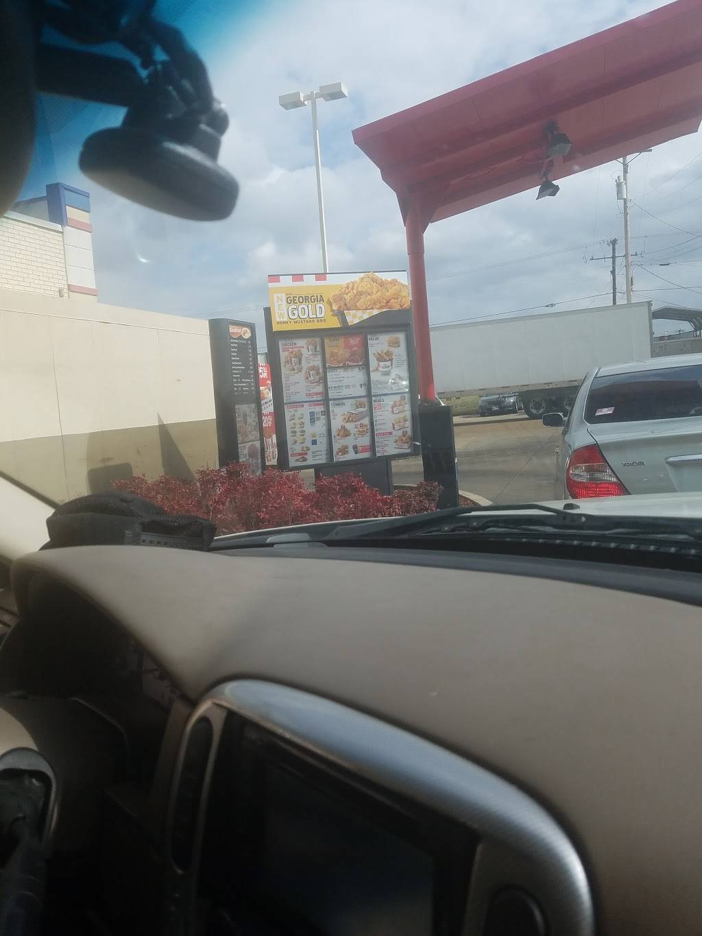 Popeyes Louisiana Kitchen | restaurant | 747 Sunset Dr, Grenada, MS 38901, USA | 6622948922 OR +1 662-294-8922