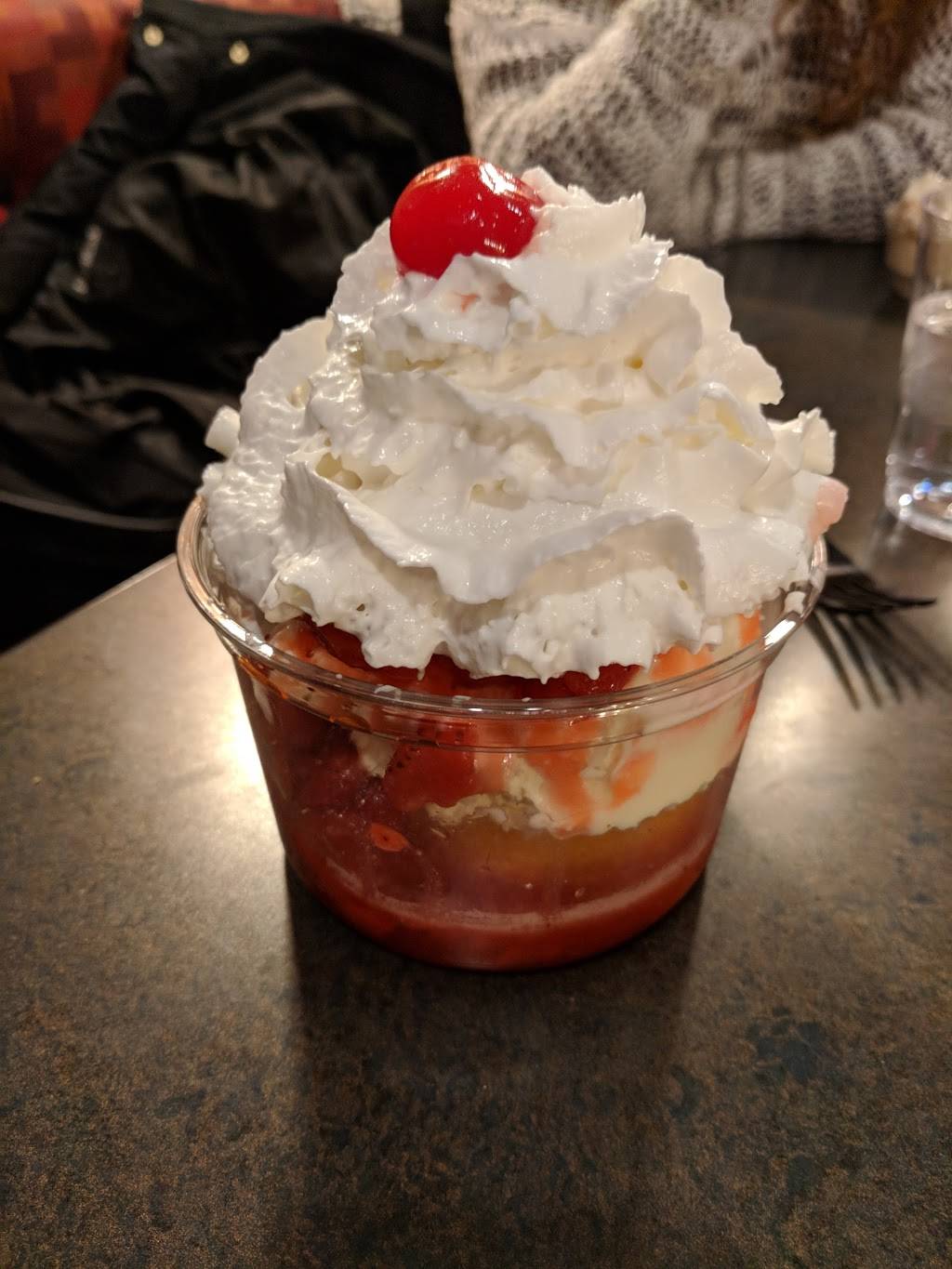 Roberts Frozen Custard | restaurant | N112W16040 Mequon Rd, Germantown, WI 53022, USA | 2622501683 OR +1 262-250-1683