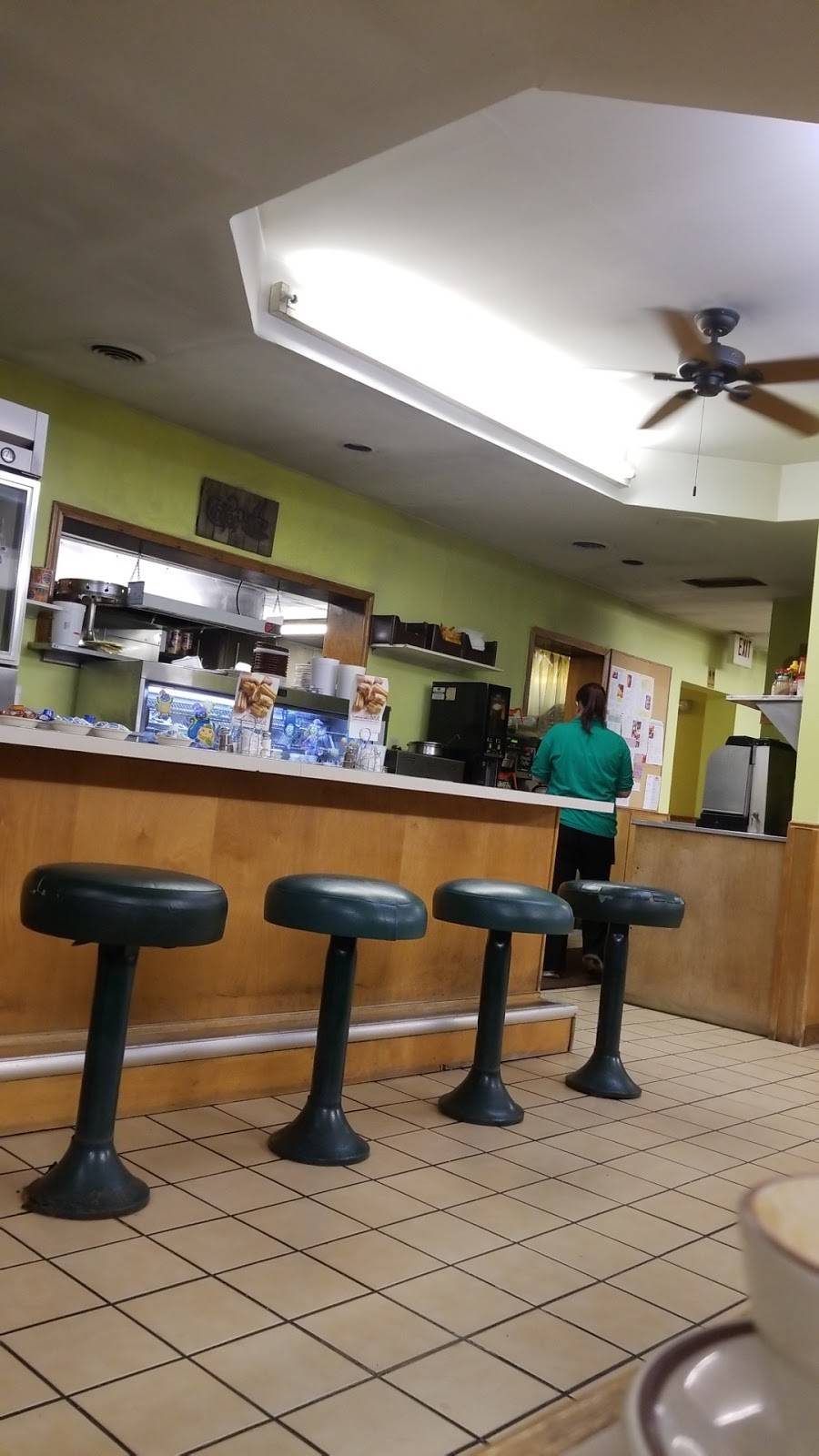 Golden Mine Family Restaurant | restaurant | 111 S Front St, Braidwood, IL 60408, USA | 8154582111 OR +1 815-458-2111