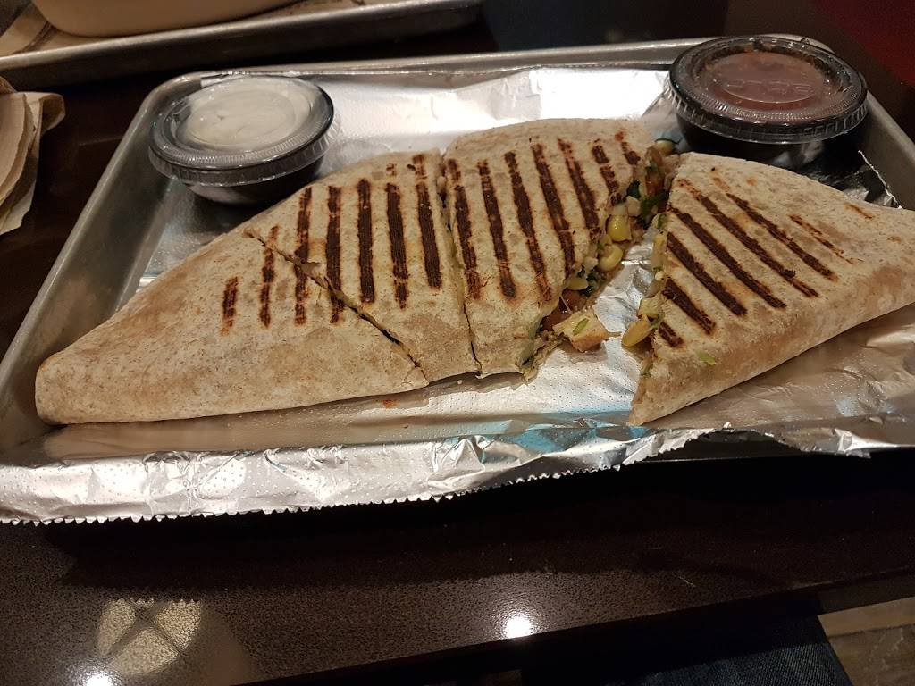 Mucho Burrito Fresh Mexican Grill | restaurant | 2210 Bank St, Ottawa, ON K1V 1J5, Canada | 6136956201 OR +1 613-695-6201